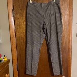 Rafaella Black and White Patterned Cropped Pants❤️